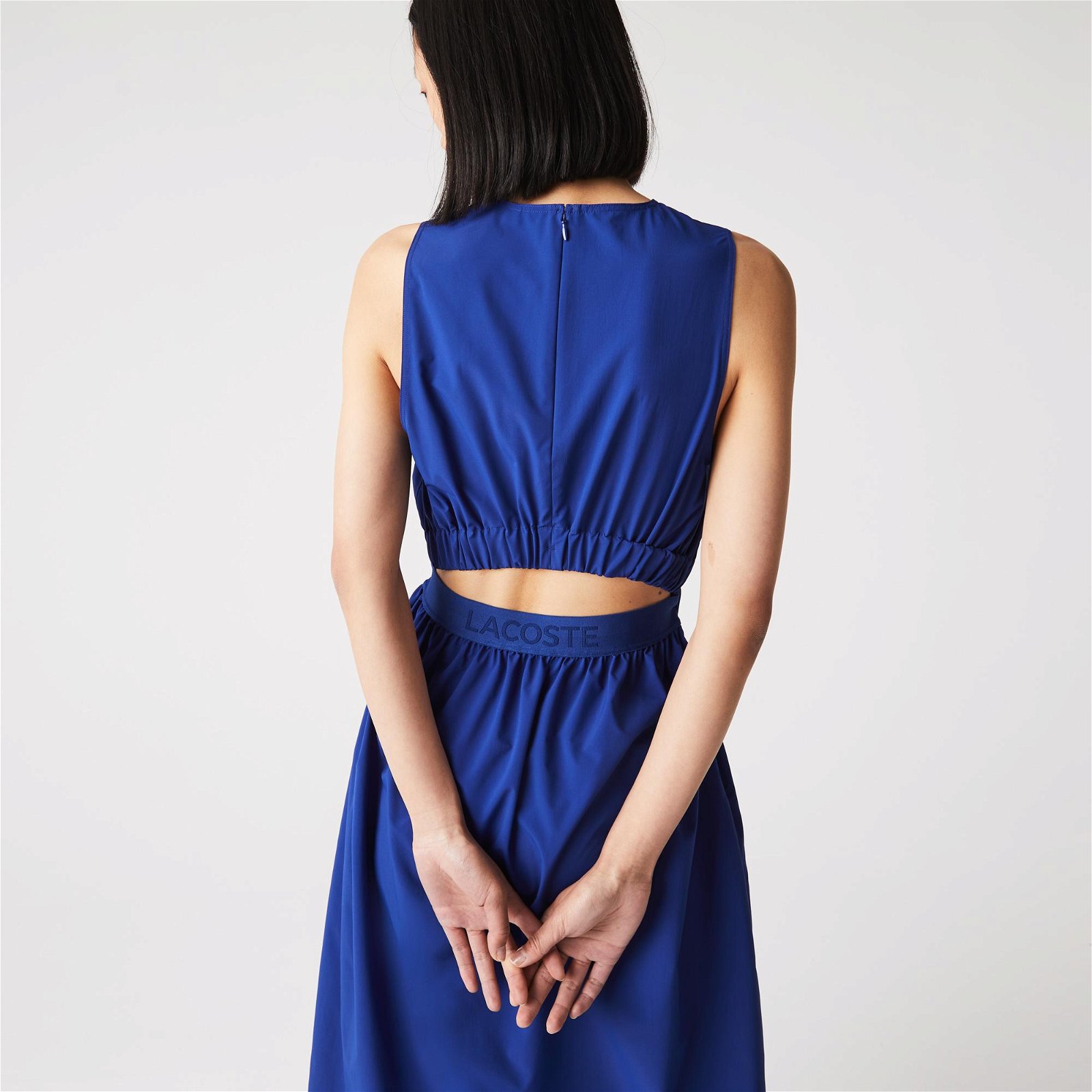 Lacoste Dámské šaty bez rukávů s otevřenými zády s elastickým pasem